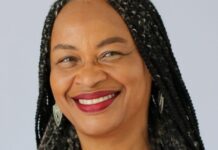Olívia Santana, primeira mulher negra na Assembleia da Bahia, é eleita deputada federal