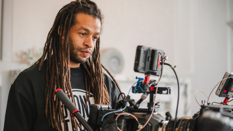 Do Capão a Hollywood: Mailson Soares faz história na indústria audiovisual com colaborações de Snoop Dogg e Mano Brown
