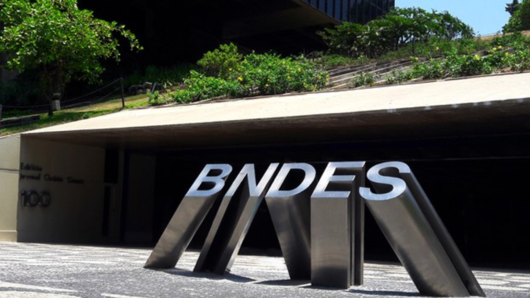 BNDES se torna a primeira instituição pública a aderir ao Movimento pela Equidade Racial e deve fazer censo interno sobre a diversidade BNDES se torna a primeira instituição pública a aderir ao Movimento pela Equidade Racial e deve fazer censo interno sobre a diversidade
