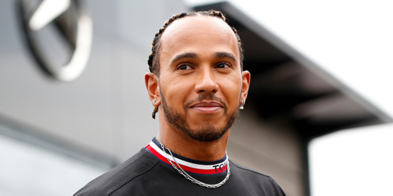 Lewis Hamilton deve receber salário de R$ 250 milhões na Ferrari, revela jornal