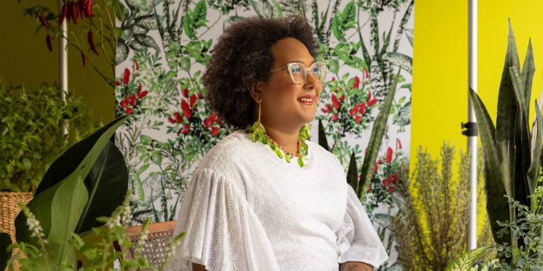 Isa Silva lança “Sete Ervas”, coleção de acessórios de decoração inspirada nas raízes afro-brasileiras e indígenas