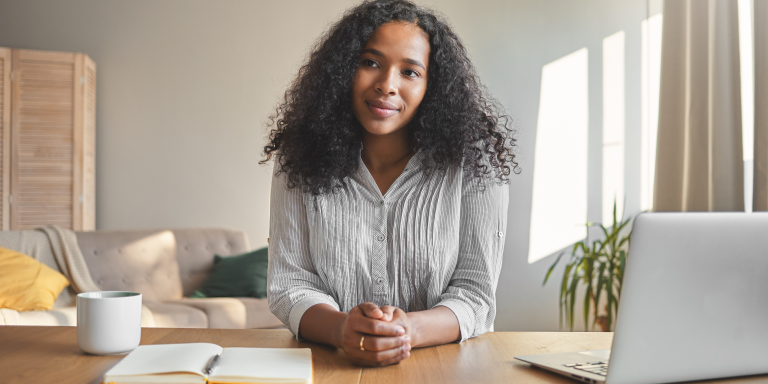 Pesquisa aponta que trabalho híbrido abre oportunidades para mulheres negras Pesquisa aponta que trabalho híbrido abre oportunidades para mulheres negras