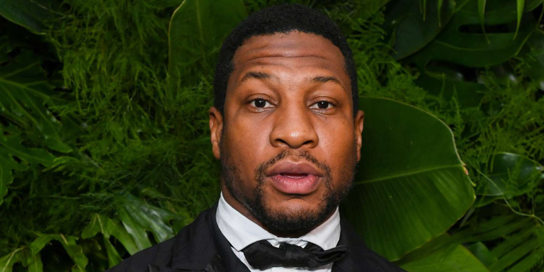 Jonathan Majors é condenado a cumprir um ano de aconselhamento contra violência doméstica em caso de agressão