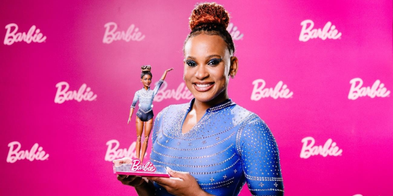 Barbie presta homenagem à brasileira Rebeca Andrade