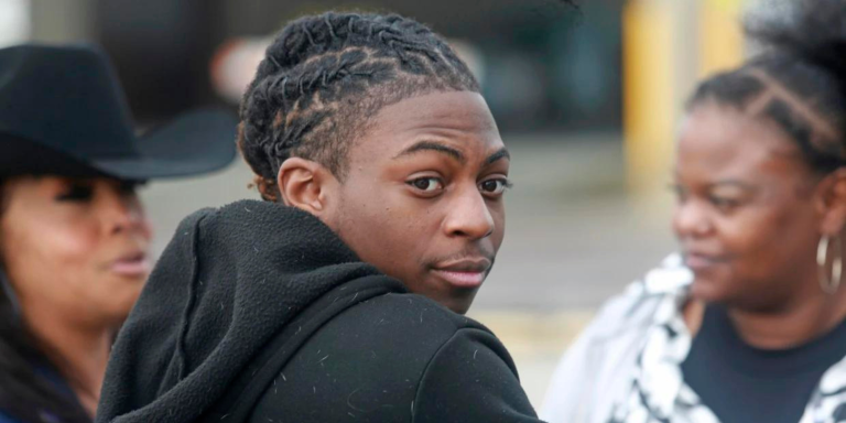Juiz federal deve decidir destino de adolescente negro afastado da escola nos EUA por usar dreads