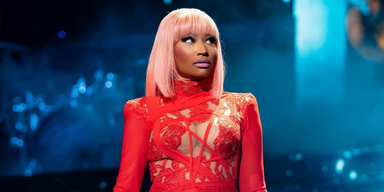 Nicki Minaj pede desculpas por adiar show em Manchester e aponta sabotagem após ser detida pela polícia