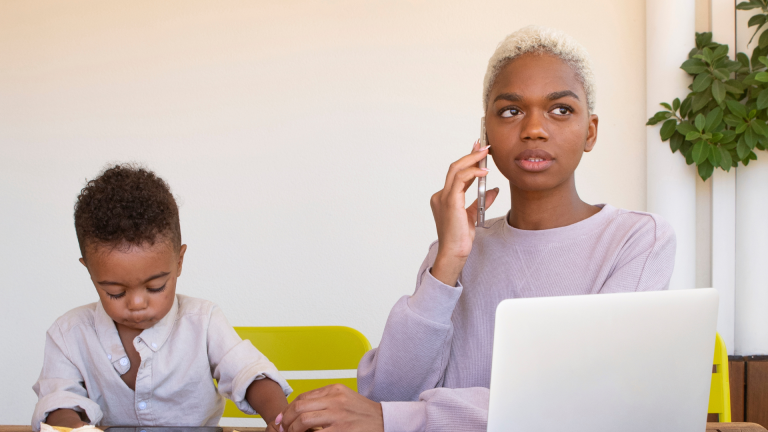Maioria das mulheres empreendedoras são mães negras que iniciaram seus negócios por necessidade, revela pesquisa Maioria das mulheres empreendedoras são mães negras que iniciaram seus negócios por necessidade, revela pesquisa