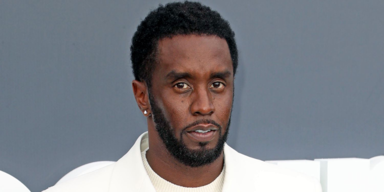 Funcionários da Revolt, empresa de mídia fundada por Diddy, se tornam proprietários após rapper vender participação majoritária Funcionários da Revolt, empresa de mídia fundada por Diddy, se tornam proprietários após rapper vender participação majoritária