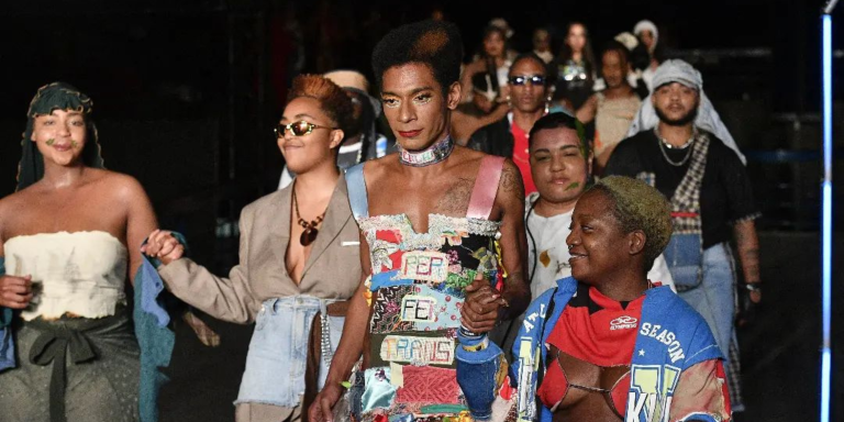 Museu das Favelas recebe 3ª edição do ‘Vou Assim Fashion Show’, maior evento de pessoas trans na moda