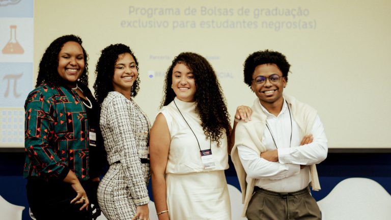 Estudantes negros ganham bolsas de estudo no exterior através do programa Black STEM, do Fundo Baobá e B3 Social Estudantes negros ganham bolsas de estudo no exterior através do programa Black STEM, do Fundo Baobá e B3 Social