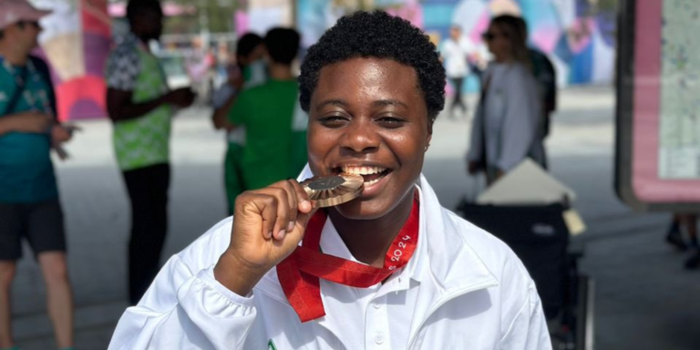 Mariam Bolaji faz história nas Paralimpíadas como primeira africana a ganhar medalha no badminton