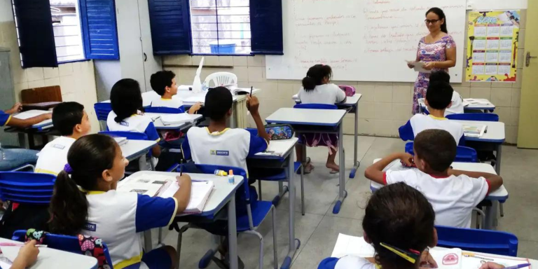 Educação antirracista é um importante mecanismo para enfrentar o racismo estrutural Educação antirracista é um importante mecanismo para enfrentar o racismo estrutural
