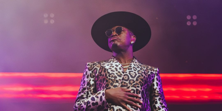 Ne-Yo faz show em São Paulo e relembra hits em performance marcada por interação com público