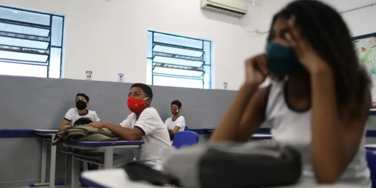 78% dos alunos negros se sentem menos acolhidos que brancos nas escolas brasileiras, revela estudo