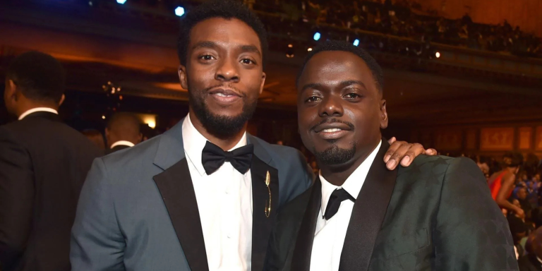 Daniel Kaluuya relembra impacto de Chadwick Boseman em sua trajetória: “Conhecer Chadwick foi um ponto crucial na minha vida”