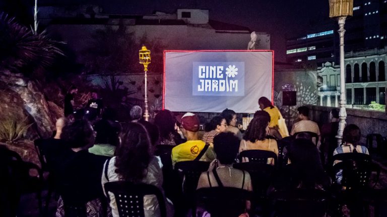 Com curadoria de Dom Filó, evento gratuito se torna ponto de encontro na Pequena África para exibição de filmes