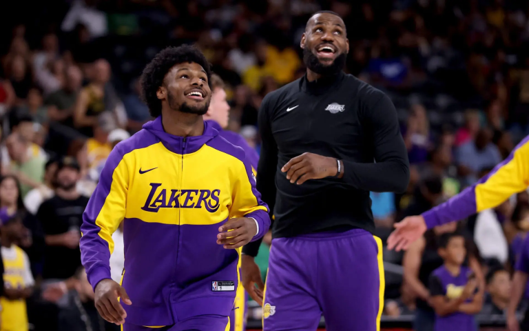 Pai e filho: LeBron e Bronny James atuam juntos pela primeira vez na NBA