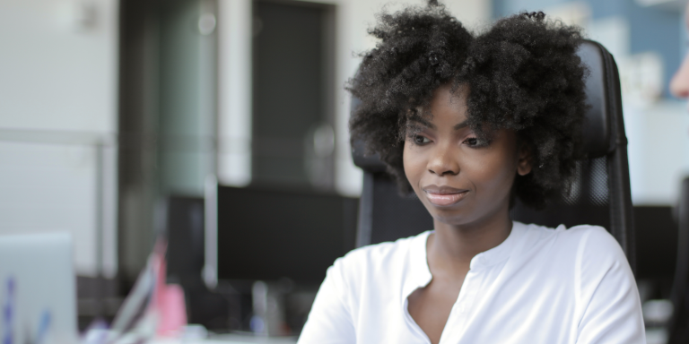 Empoderar mulheres negras: um investimento no futuro Empoderar mulheres negras: um investimento no futuro