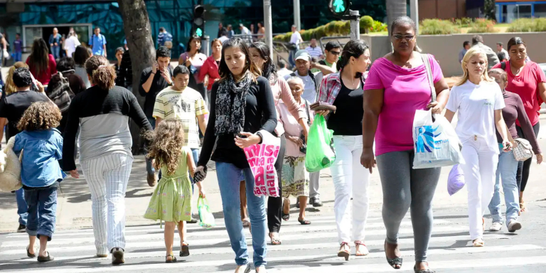 Por que muitos podem se autodeclarar pardos e não se verem como negros?