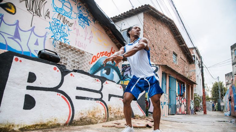 Brega funk, futebol de várzea e turismo de favela pelos olhos de diretores negros