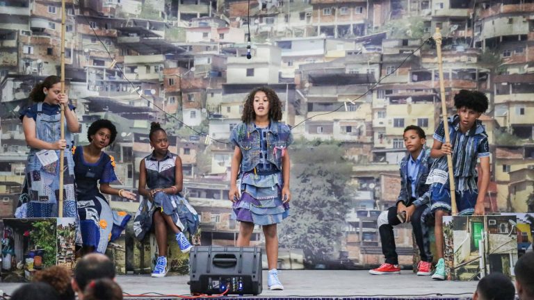 Peça dirigida por Vilma Melo celebra os 127 anos do Morro da Providência com apresentação gratuita