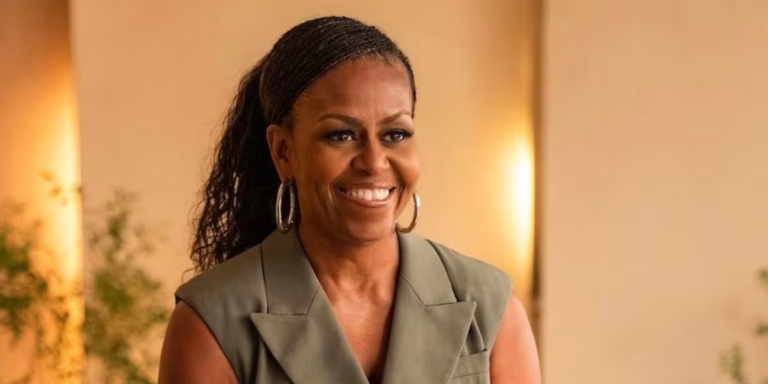 Michelle Obama inspira mulheres negras a enfrentarem desafios com seu novo livro