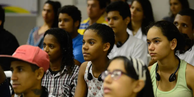 O Brasil registra menor índice de jovens “nem-nem ou sem sem” da série histórica