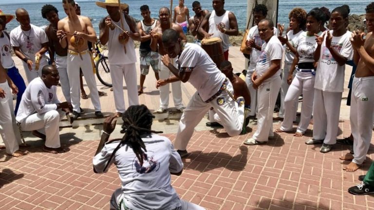 Capoeira antes tratada como crime agora é de ensino obrigatório