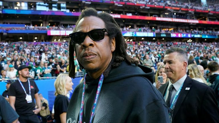 Mulher que acusou Jay-Z de estupro retira processo e rapper se pronuncia: “Que a verdade prevaleça”