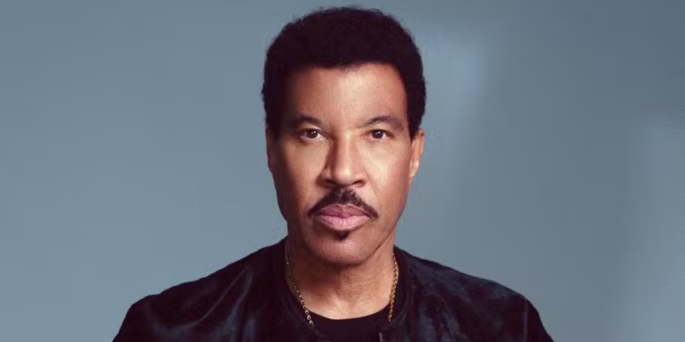 Lionel Richie é confirmado no The Town e se apresenta no mesmo dia que a cantora Mariah Carey Lionel Richie é confirmado no The Town e se apresenta no mesmo dia que a cantora Mariah Carey