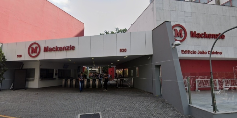 Estudante vítima de bullying e racismo no Mackenzie recebe alta, mas segue sem tratamento pago pela escola Estudante vítima de bullying e racismo no Mackenzie recebe alta, mas segue sem tratamento pago pela escola