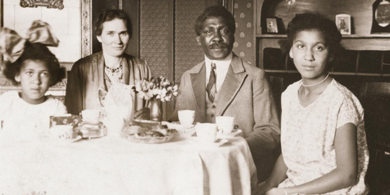 Vítimas negras do nazismo: a luta contra o apagamento na memória alemã Vítimas negras do nazismo: a luta contra o apagamento na memória alemã