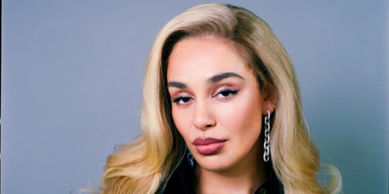 Cantora britânica Jorja Smith anuncia apresentação em São Paulo e show no AFROPUNK Cantora britânica Jorja Smith anuncia apresentação em São Paulo e show no AFROPUNK