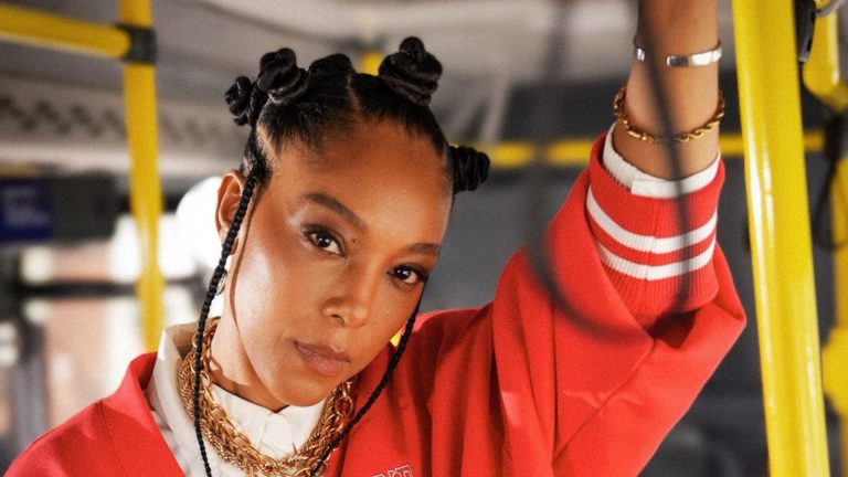 Negra Li comemora 30 anos de carreira com o novo álbum “O Silêncio Que Grita” Negra Li comemora 30 anos de carreira com o novo álbum “O Silêncio Que Grita”