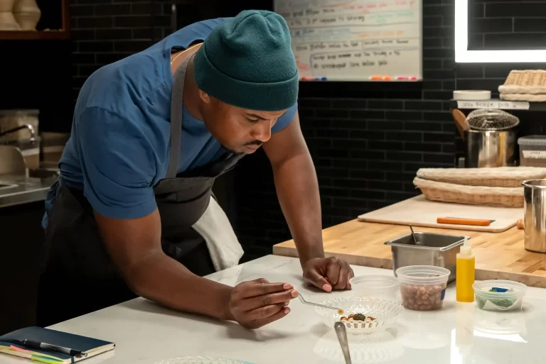 Com destaque em profissionais negros na gastronomia, “O Urso” estreia nova temporada em junho Com destaque em profissionais negros na gastronomia, “O Urso” estreia nova temporada em junho