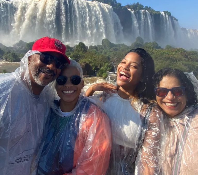 Para a família de Juliana Marins, ela ter morrido fazendo o que amava “conforta um pouco o coração” Para a família de Juliana Marins, ela ter morrido fazendo o que amava “conforta um pouco o coração”