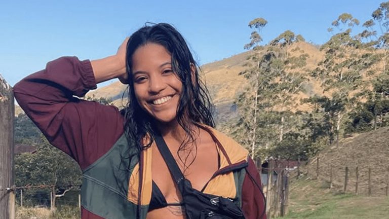 Corpo de Juliana Marins deve chegar ao Brasil nesta terça (1º) e passará por nova autópsia