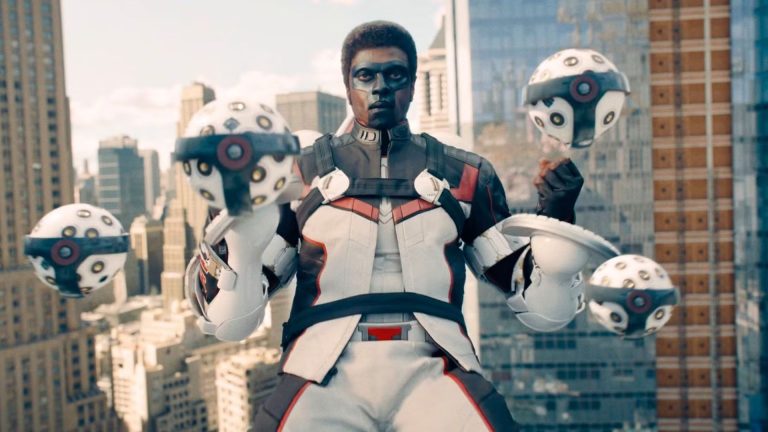 Edi Gathegi brilha em Superman como Sr. Incrível, após sucesso em Crepúsculo e X-Men Edi Gathegi brilha em Superman como Sr. Incrível, após sucesso em Crepúsculo e X-Men