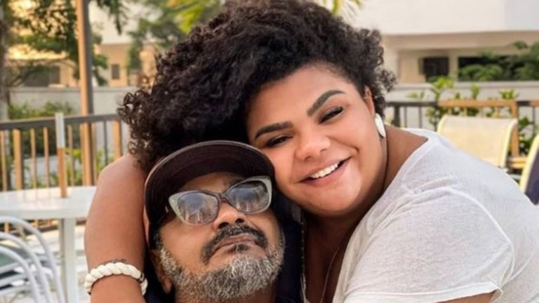 Filha de Arlindo Cruz lamenta notícias desrespeitosas sobre o pai e pede respeito: “segue vivo”
