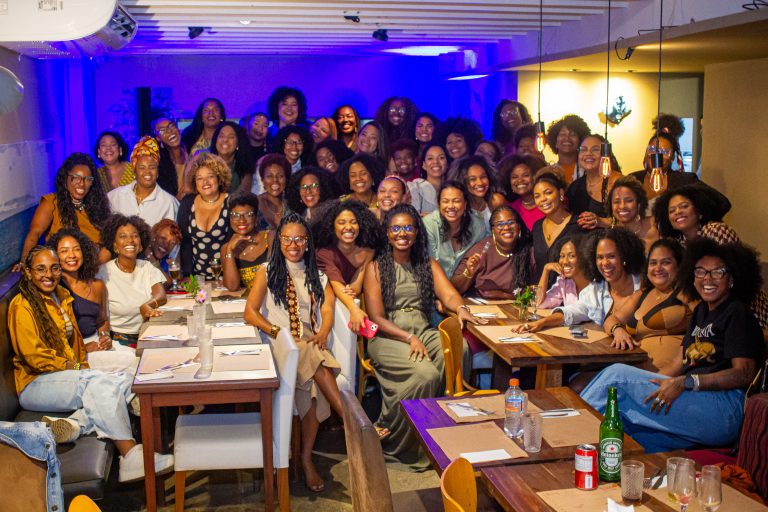 Afeto, carreira e poder: a roda de mulheres negras que está mudando o jogo em Salvador