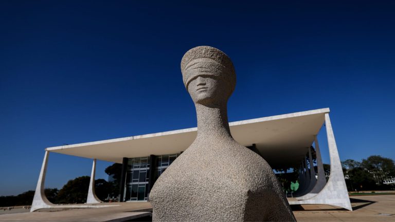 Privilégios cristãos comprovam mito da perseguição praticada pelo STF Privilégios cristãos comprovam mito da perseguição praticada pelo STF