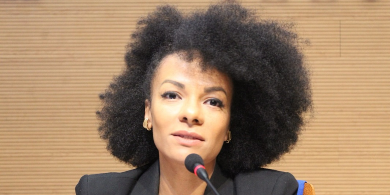 Executiva e ativista Adriana Alves lança “O manual da empresa antirracista”