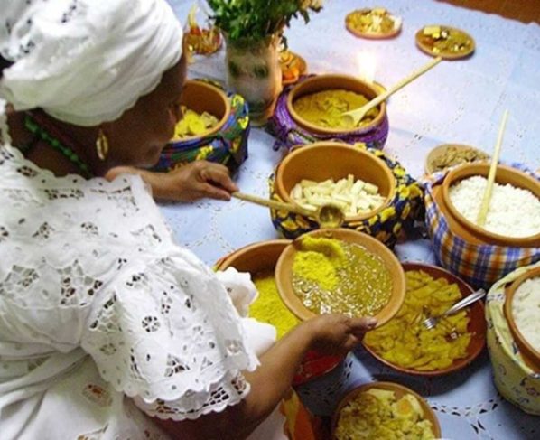 “A Jẹun Bó”: documentário mergulha na culinária sagrada do Candomblé e estreia em São Paulo