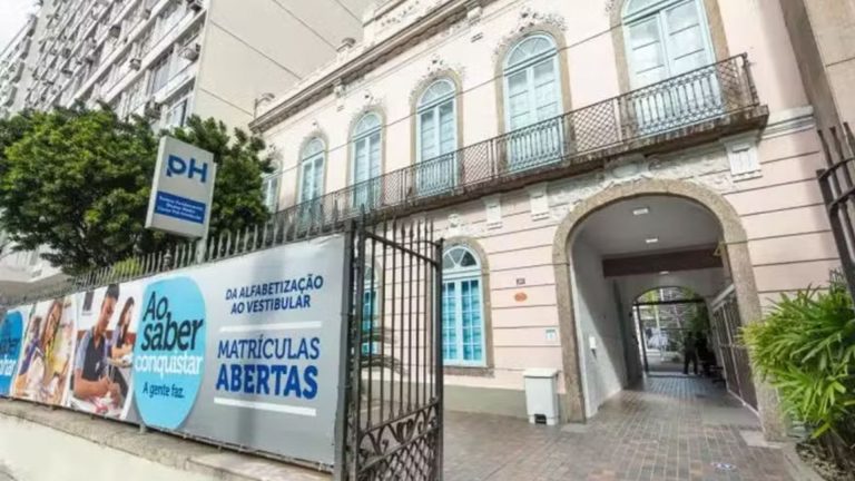 Estudante é expulso de colégio particular no Rio após ato de racismo em campeonato interno Estudante é expulso de colégio particular no Rio após ato de racismo em campeonato interno