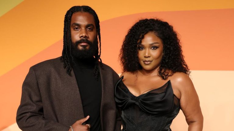 Lizzo abre o coração sobre relacionamento com Myke Wright: “Me apoia muito, ele cuida de mim” Lizzo abre o coração sobre relacionamento com Myke Wright: “Me apoia muito, ele cuida de mim”