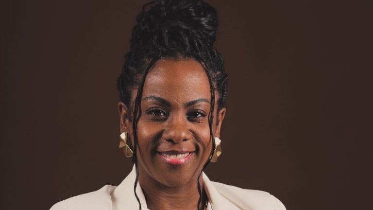 Esteticista referência em pele negra enfrenta câncer raro e recebe apoio de campanha para tratamento