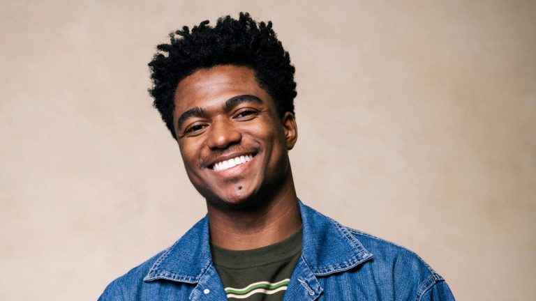EXCLUSIVO | Guthierry Sotero se inspira em Juan Paiva e atores de ‘Moonlight’ para novo papel na novela ‘Três Graças’
