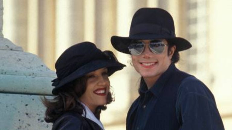 Priscilla Presley diz que Michael Jackson se casou com sua filha por interesse e via a relação como “boa publicidade”