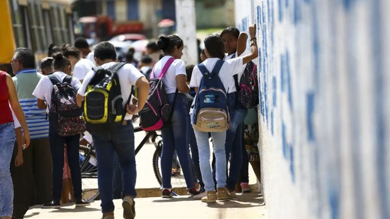 Novo relatório mostra que a educação se mantém como um espelho das desigualdades raciais no Brasil