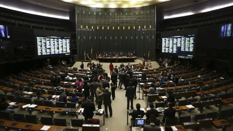 Presença negra na política brasileira: conquistas e urgências
